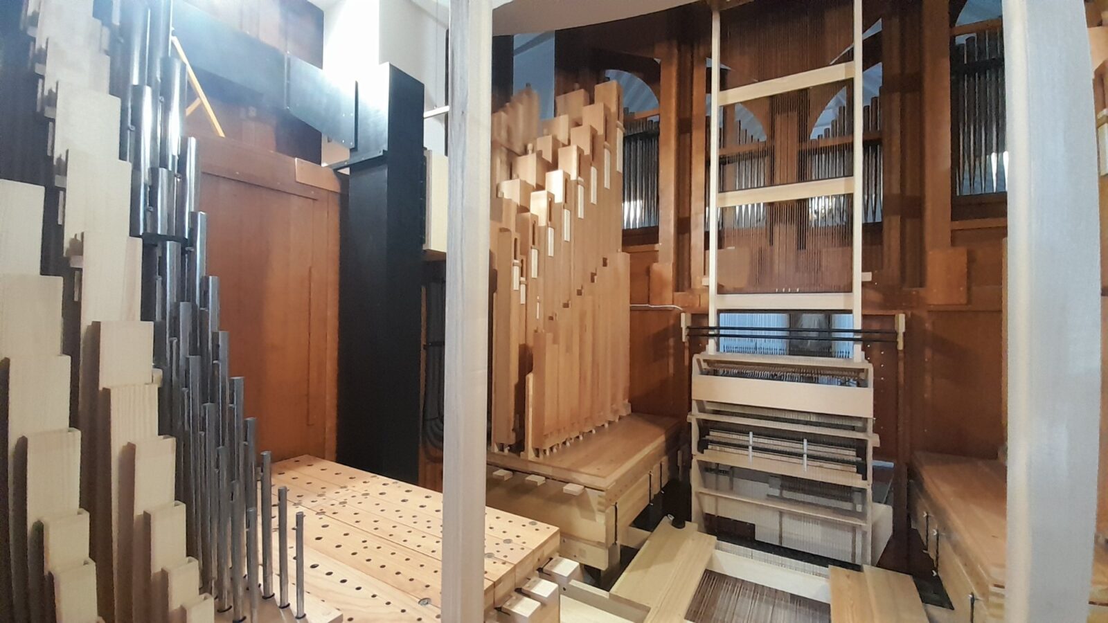 Trwa montaż organów